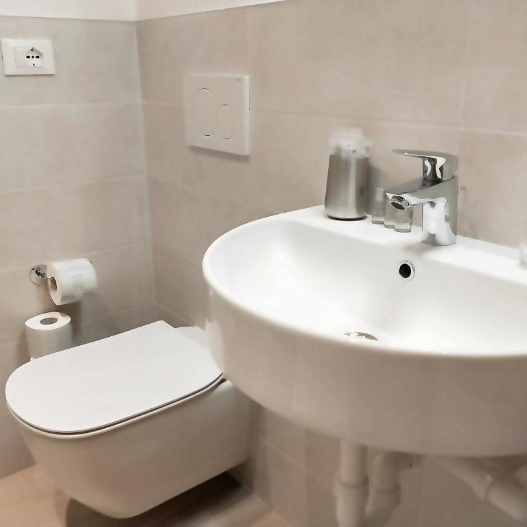 Via Poma Rooms - Standard Double Room - 2