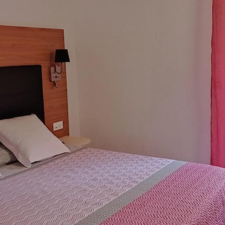 Brit Hotel Confort Hélios Agde - Chambre Double avec Terrasse - Piscine Chauffée et Parking Gratuit - 7