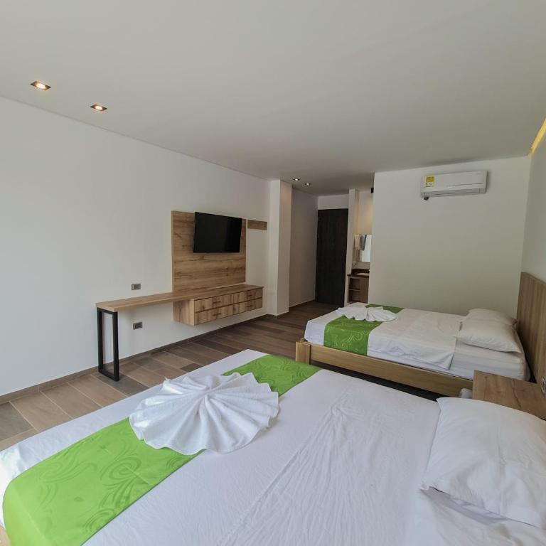 Hotel Monte Bello - Habitación Cuádruple Confort - 5