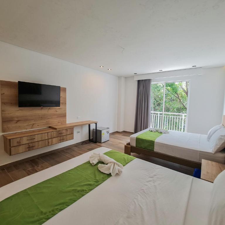 Hotel Monte Bello - Habitación Cuádruple Confort - 3