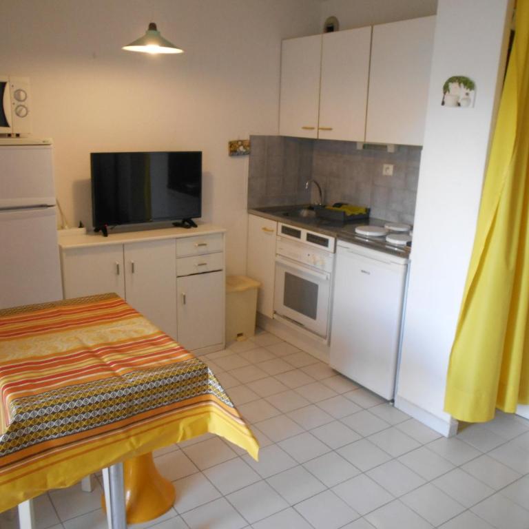 Vittoria Immobilier 6 -REGLEMENT SUR PLACE - chèques vacances acceptés - Apartment - Ground Floor - 2