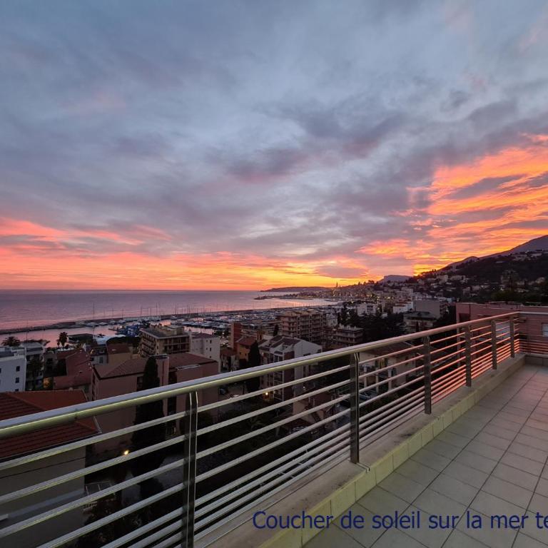 Luxurious penthouse with magnificent views over the bay of Menton - Appartement 3 Chambres - 1