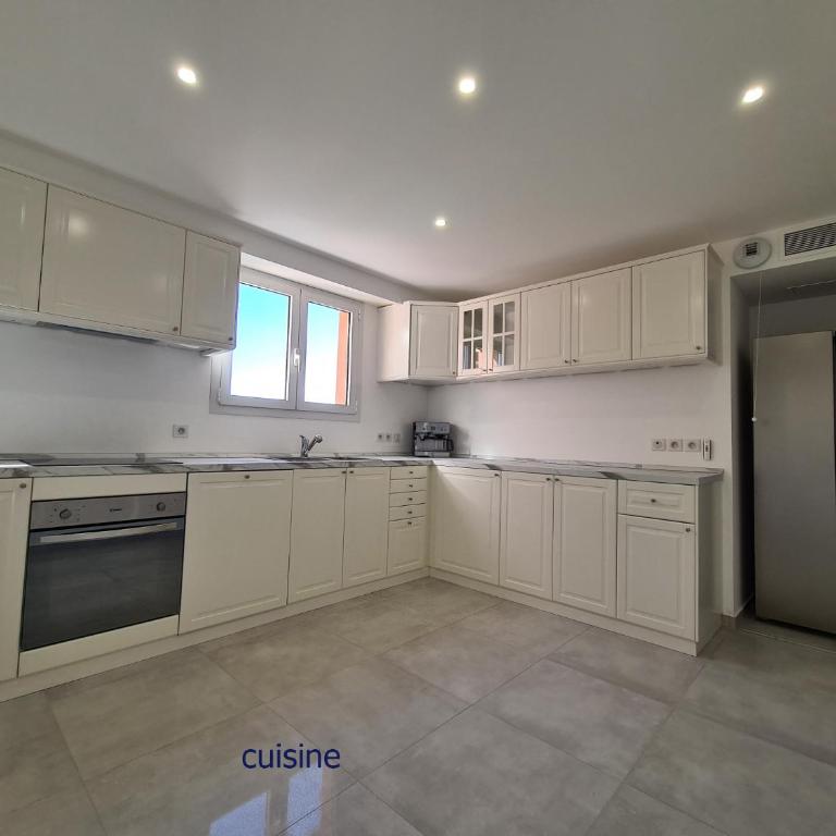 Luxurious penthouse with magnificent views over the bay of Menton - Appartement 3 Chambres - 35