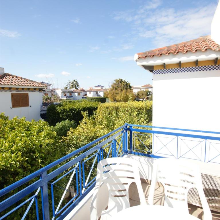 Apartamento con terraza y piscina a 300m de playa - Two-Bedroom Apartment - 6