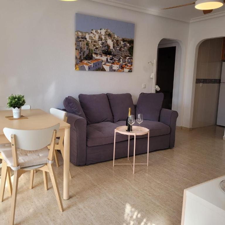 Apartamento con terraza y piscina a 300m de playa - Two-Bedroom Apartment - 19
