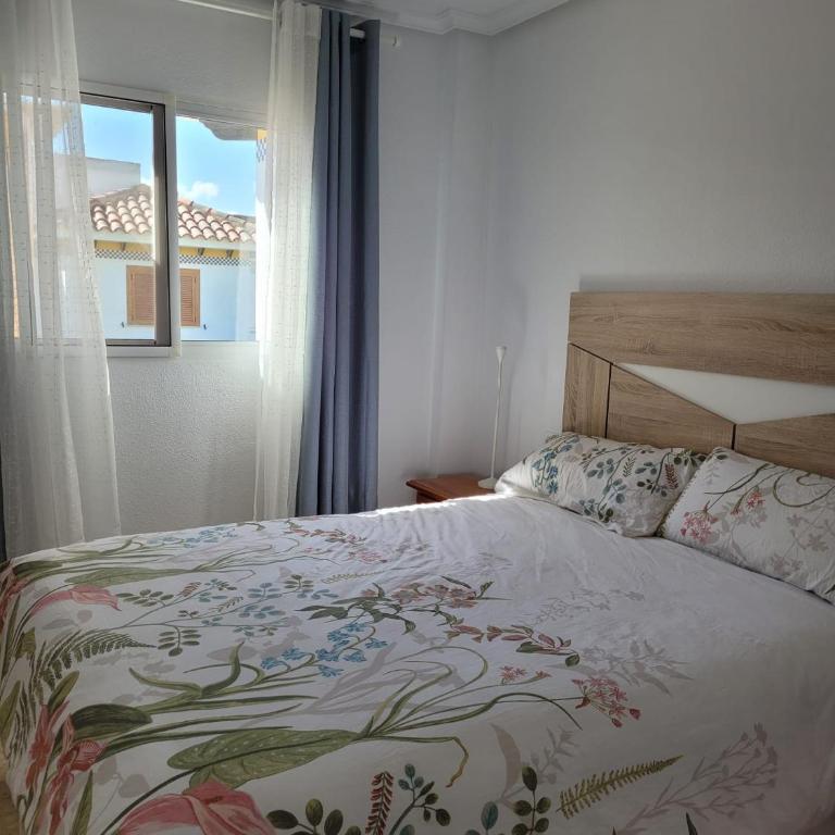 Apartamento con terraza y piscina a 300m de playa - Two-Bedroom Apartment - 17