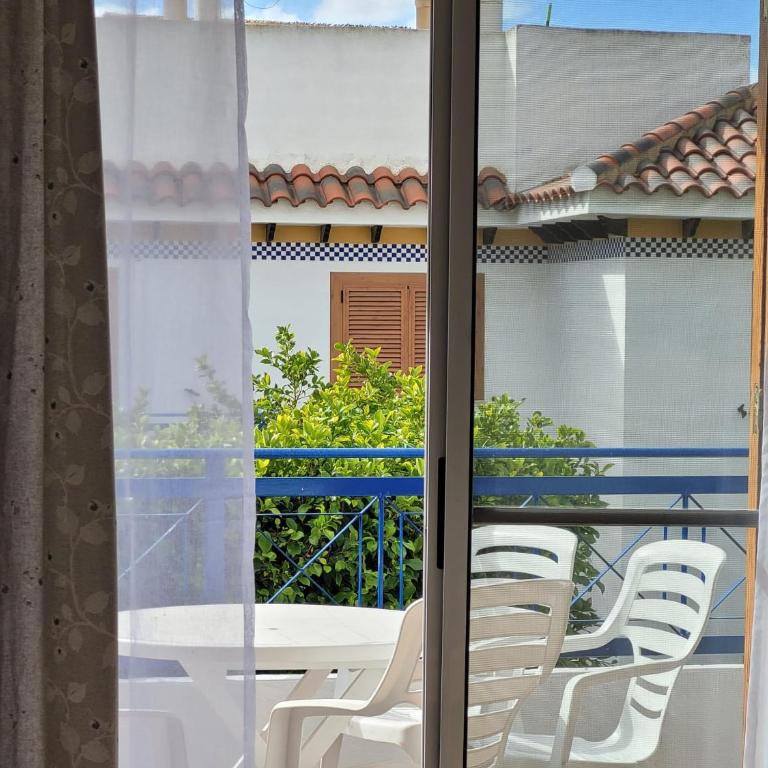 Apartamento con terraza y piscina a 300m de playa - Two-Bedroom Apartment - 20