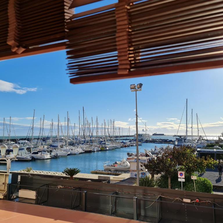 Résidence de standing la Pêcherie Spacieux T3 comme un cocon familial vue mer et sur l'avant port Sur le bout du bout de Cap d'Agde seule cap en Occitanie - Apartment with Sea View - 2