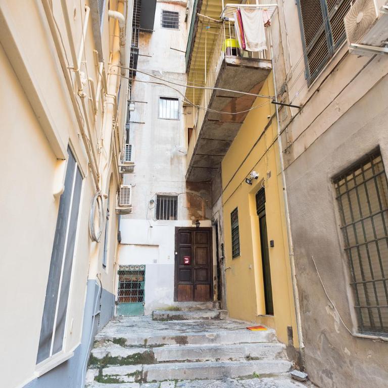 Napoli centro, a windows on the monuments - Appartamento con 1 Camera da Letto - 20
