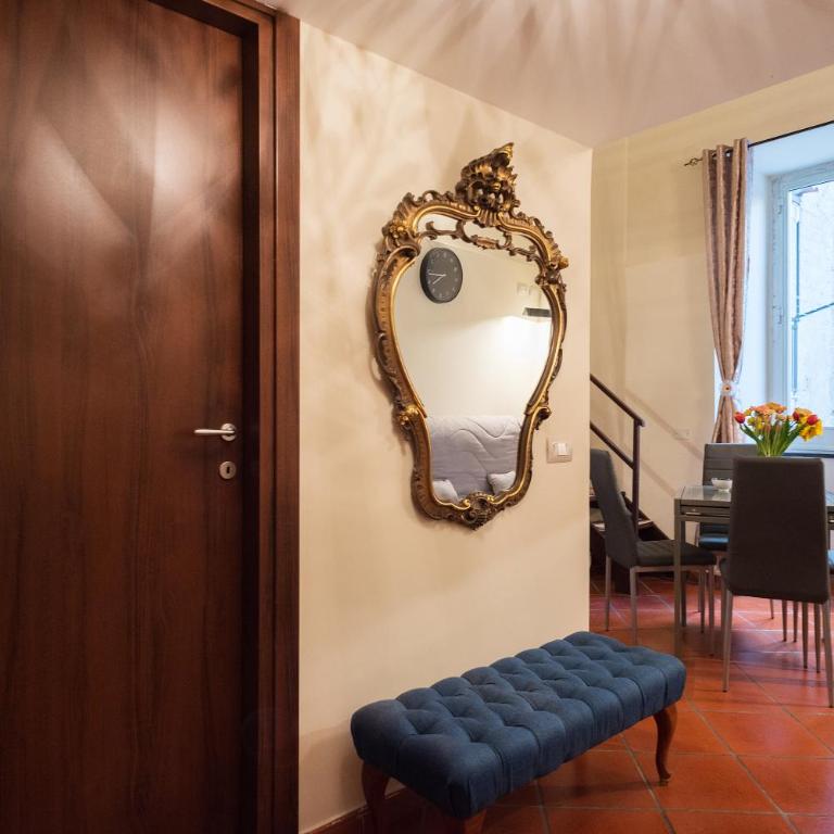Napoli centro, a windows on the monuments - Appartamento con 1 Camera da Letto - 32