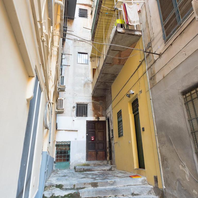Napoli centro, a windows on the monuments - Appartamento con 1 Camera da Letto - 34
