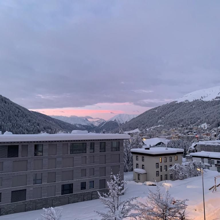 WEF 2027 Ferienwohnung, 3 Minuten Fussweg zum Kongresshaus, geeignet für 2 Personen - Apartment mit Balkon - 26