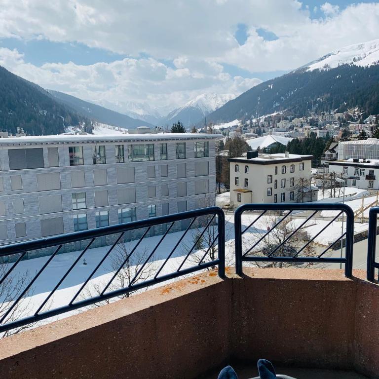 WEF 2027 Ferienwohnung, 3 Minuten Fussweg zum Kongresshaus, geeignet für 2 Personen - Apartment mit Balkon - 27