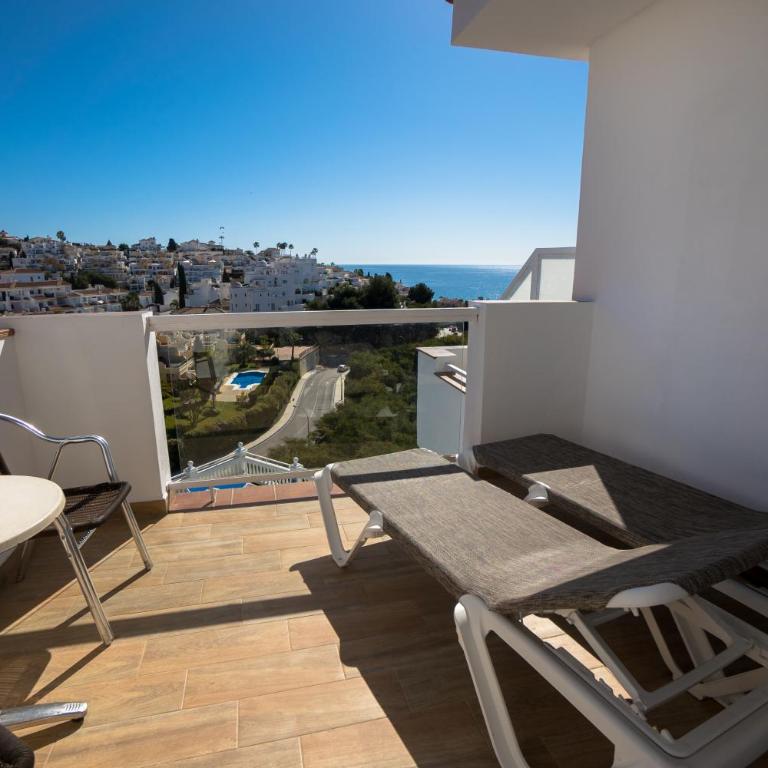Hostal Casa Mercedes - Habitación Doble con terraza y vistas al mar - 1 o 2 camas - 1