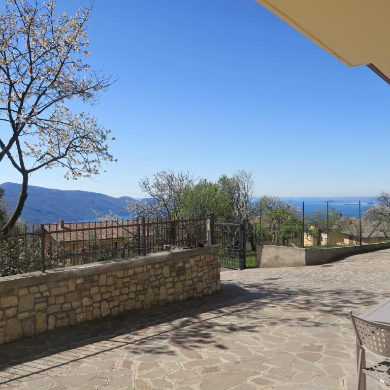 Villa Arianna Lake View Apartments with Pool - Ground Floor Apartment with Lake View - 12