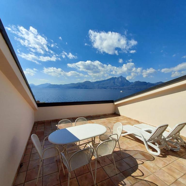 ApartmentsGarda - Canevini Residence - Apartment mit Balkon - 1
