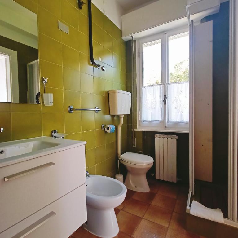 BeeLiving Room&Breakfast - Camera Familiare con Bagno Privato - 3
