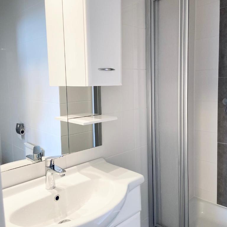 Apartment Birnbaum - Doppelzimmer mit eigenem Bad - 13