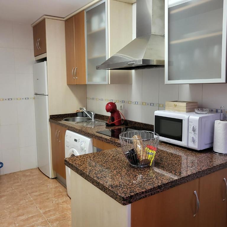 Bajo de esencia relajante con piscina privada y patio! - Apartamento de 2 dormitorios - 20
