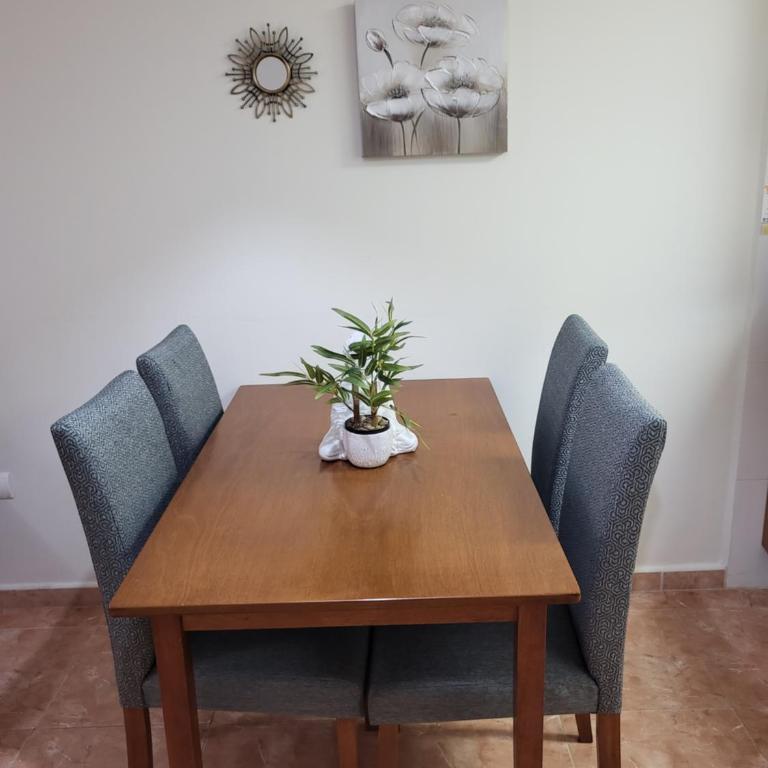 Bajo de esencia relajante con piscina privada y patio! - Apartamento de 2 dormitorios - 91