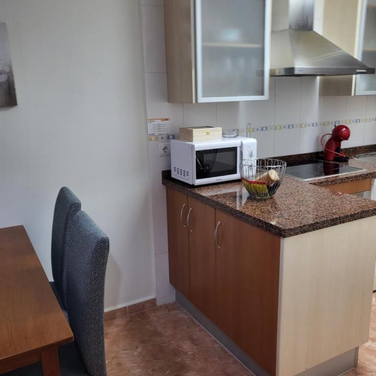 Bajo de esencia relajante con piscina privada y patio! - Apartamento de 2 dormitorios - 49