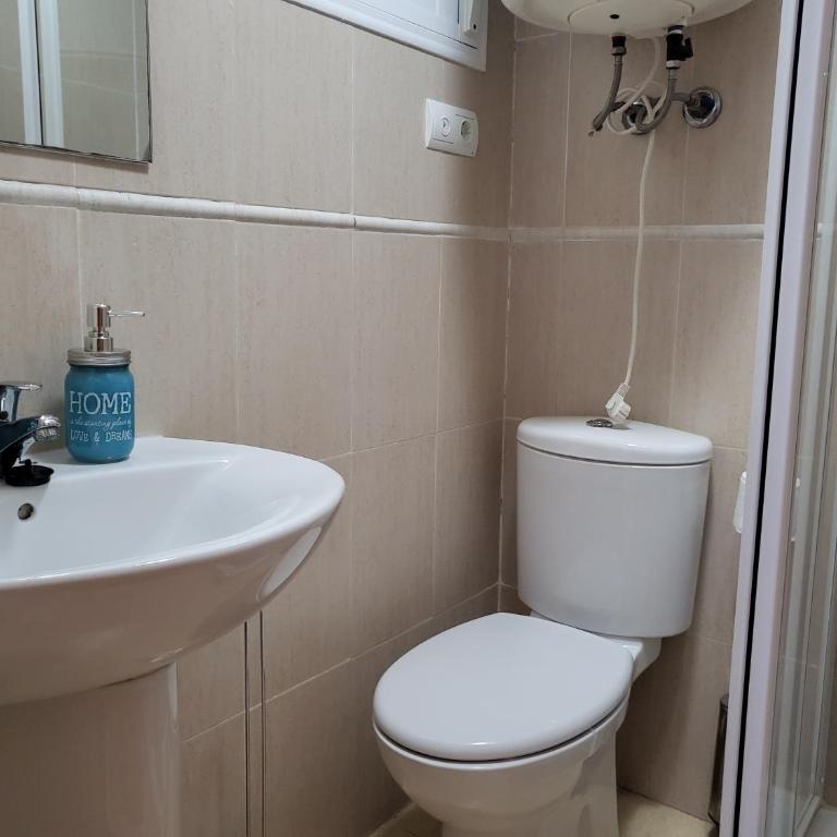 Bajo de esencia relajante con piscina privada y patio! - Apartamento de 2 dormitorios - 53