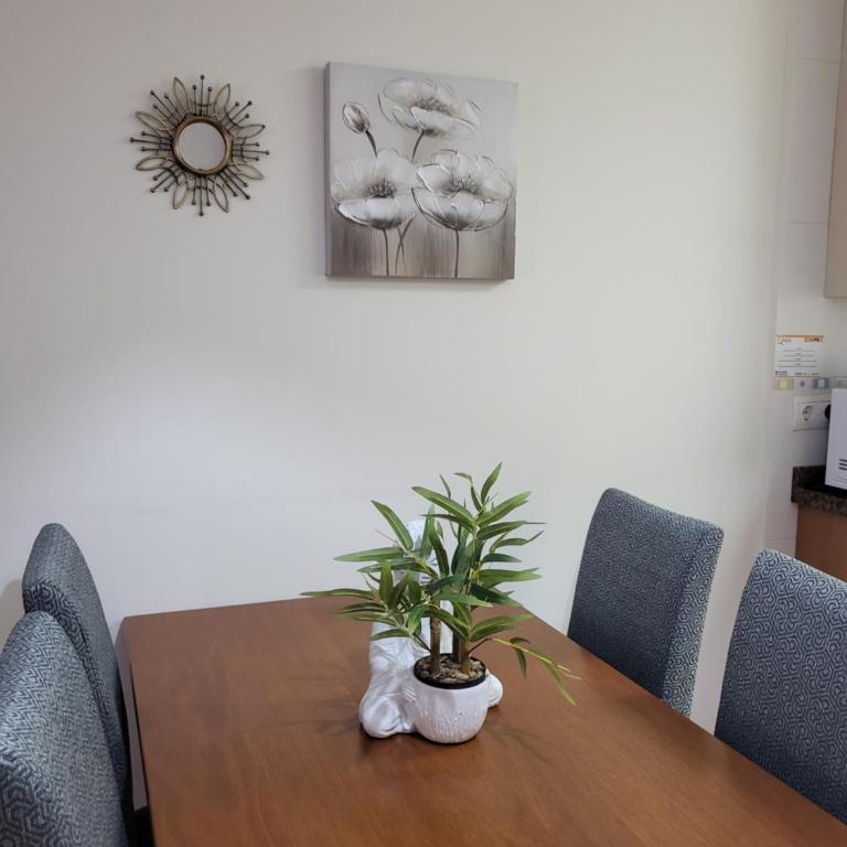 Bajo de esencia relajante con piscina privada y patio! - Apartamento de 2 dormitorios - 58