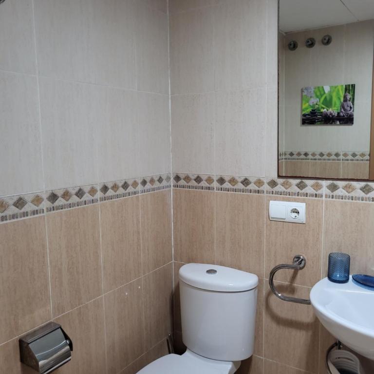 Bajo de esencia relajante con piscina privada y patio! - Apartamento de 2 dormitorios - 84