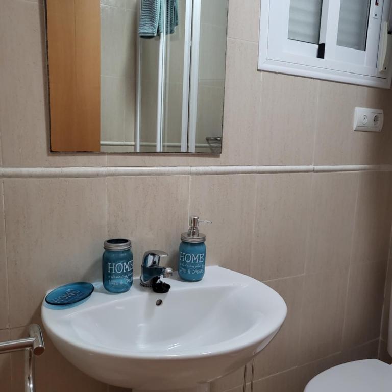 Bajo de esencia relajante con piscina privada y patio! - Apartamento de 2 dormitorios - 80