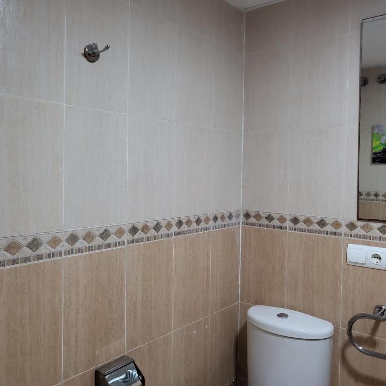 Bajo de esencia relajante con piscina privada y patio! - Apartamento de 2 dormitorios - 70