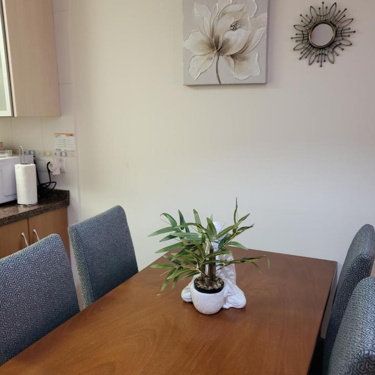 Bajo de esencia relajante con piscina privada y patio! - Apartamento de 2 dormitorios - 71