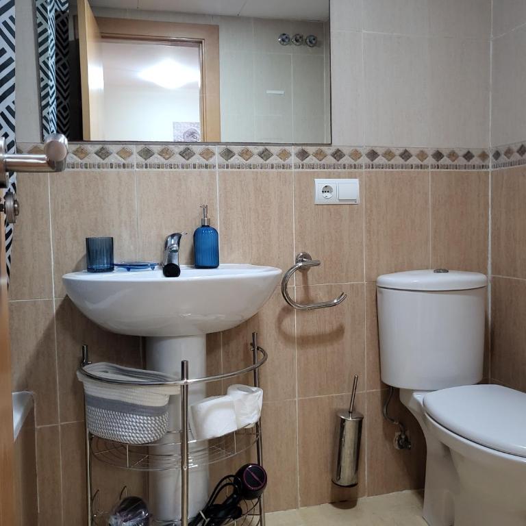 Bajo de esencia relajante con piscina privada y patio! - Apartamento de 2 dormitorios - 77