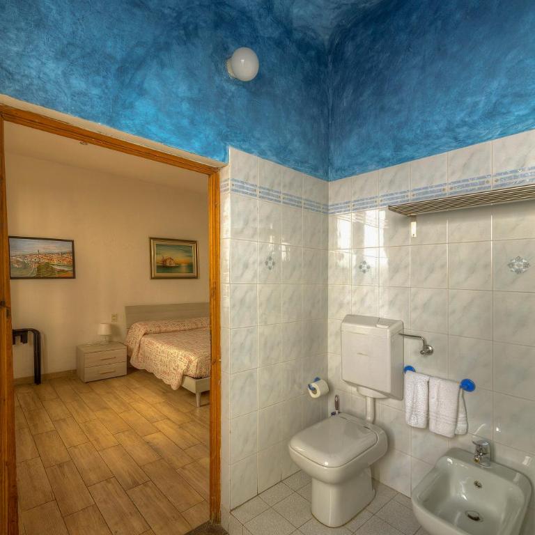 Sogni D'Oro Guest House - Quadruple Room with Private Bathroom - 6
