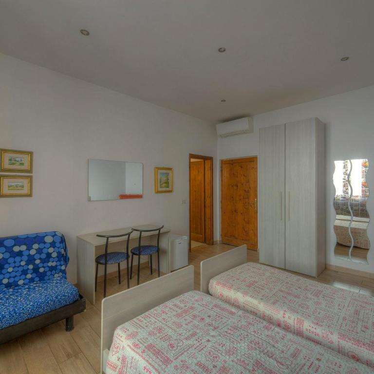 Sogni D'Oro Guest House - Quadruple Room with Private Bathroom - 9