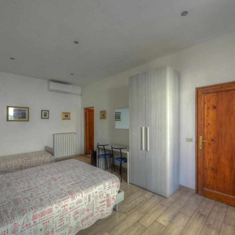 Sogni D'Oro Guest House - Quadruple Room with Private Bathroom - 14