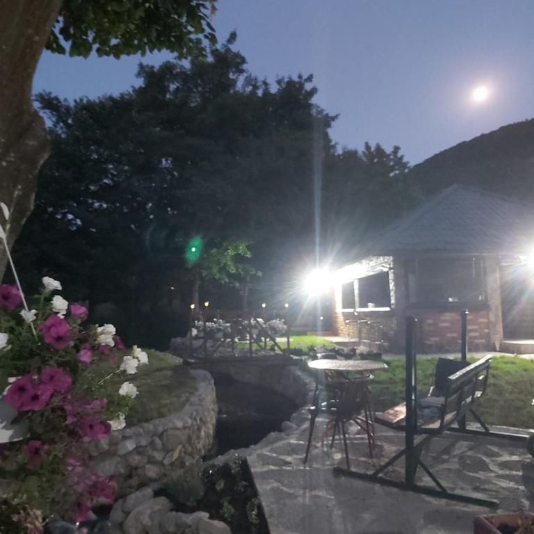 Vikendica, Bazen, Šedrvan, Rafting na Uni, Quad - Four-Bedroom House - 76