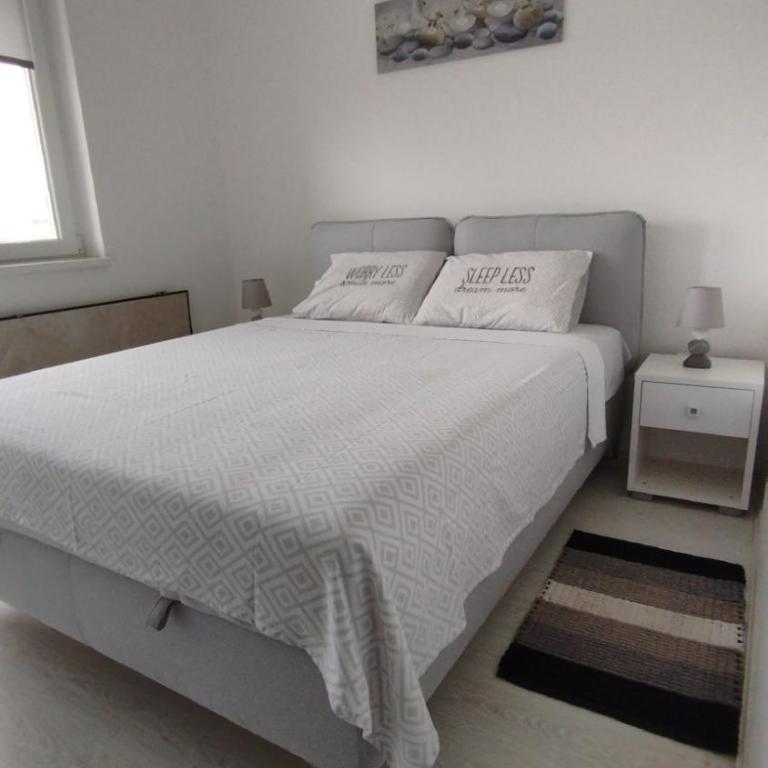 Ara 4 - One-Bedroom Apartment - 2