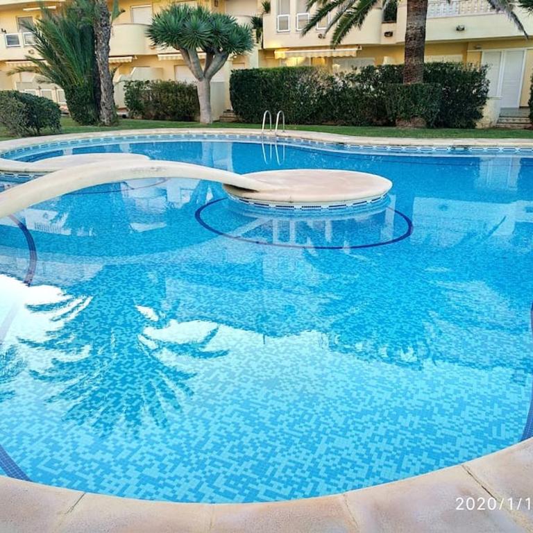 Estupendo apartamento en primera línea de playa y con vistas al mar - Apartamento con terraza - 10