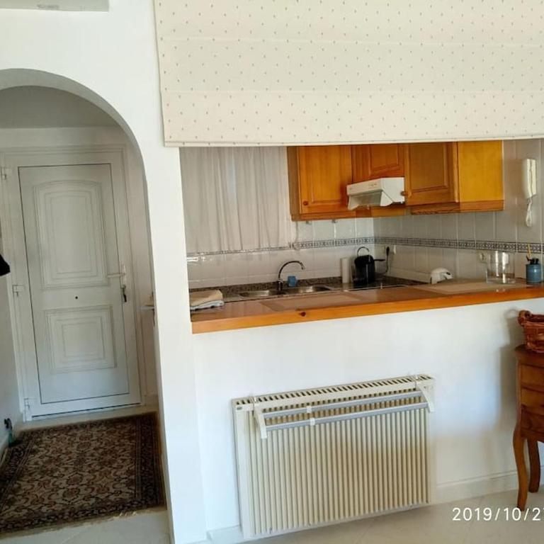 Estupendo apartamento en primera línea de playa y con vistas al mar - Apartamento con terraza - 23