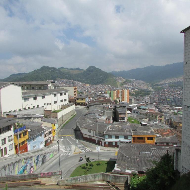 Casa Blanca Hostal Manizales - Cama en habitación compartida mixta de 6 camas - 3