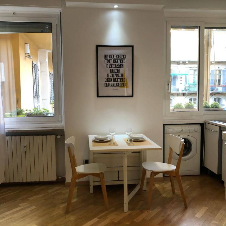 Central Torino Apartment with Balcony Walk to Porta Nuova & Metro - One-Bedroom Apartment - 10