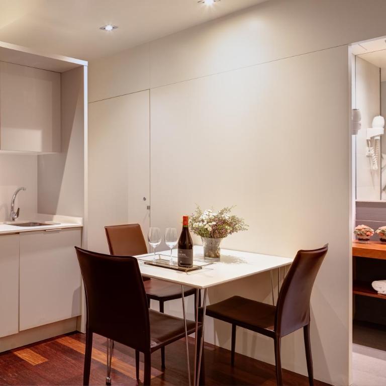 Duquesa Suites Landmark Hotel by Grup Duquessa - Standard Interior Room no-views - 3