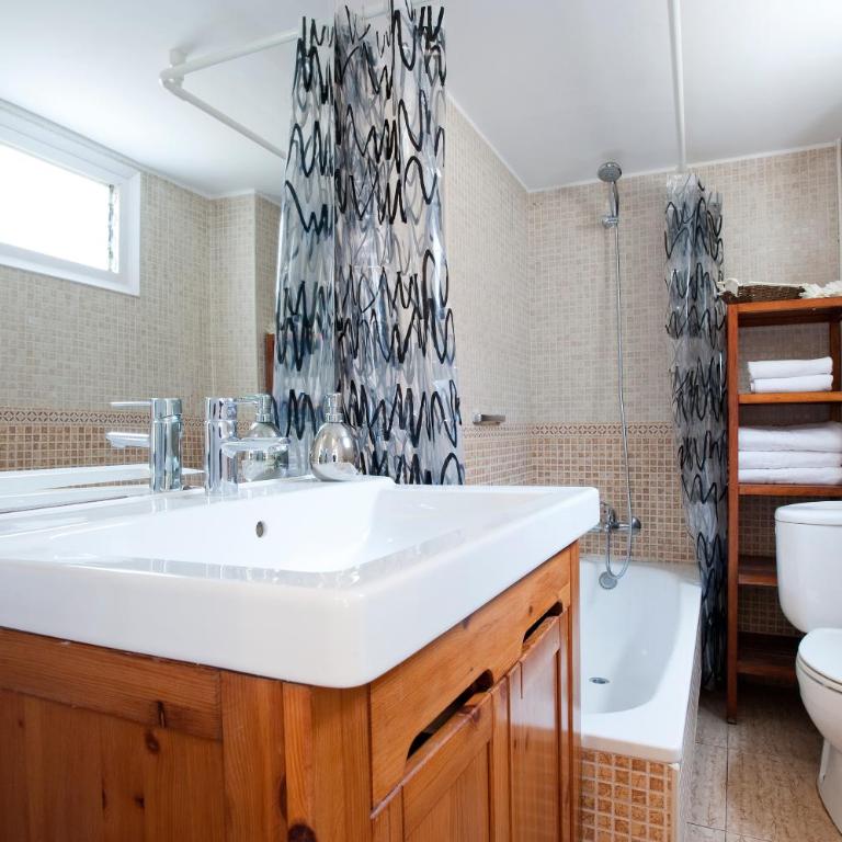 Rainbow - Three-Bedroom Apartment - 8