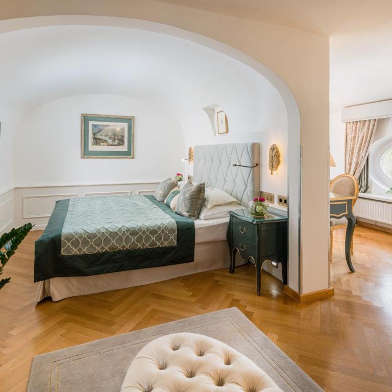 Hotel Schloss Mönchstein - Romantisches Doppelzimmer mit Stadtblick und Badewanne - 2