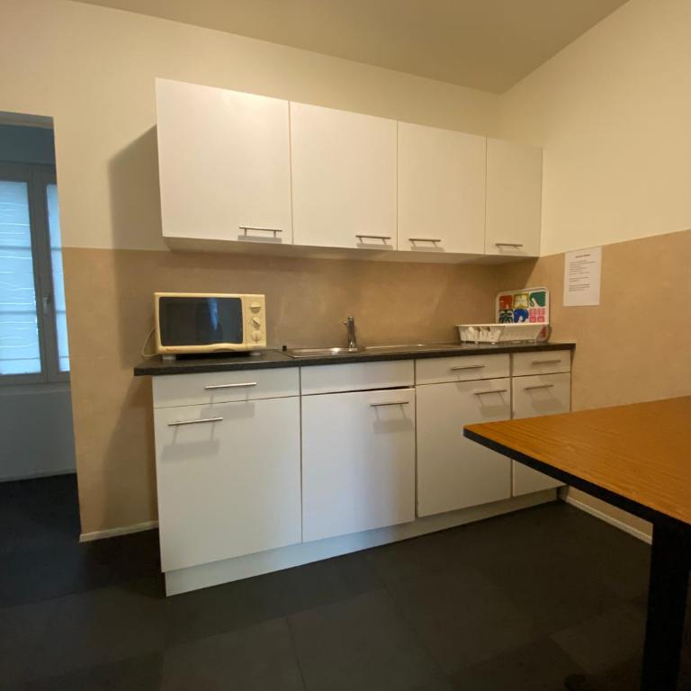 Happy central apartment - Chambre Quadruple avec Salle de Bains Commune - 10