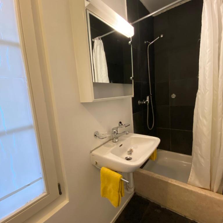 Happy central apartment - Chambre Quadruple avec Salle de Bains Commune - 9