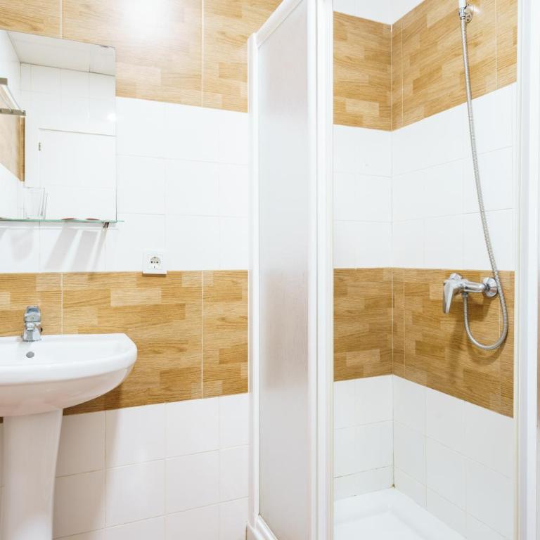 Hotel Carlos V Jerez by Vivere Stays - Habitación Doble - 1 o 2 camas - 8