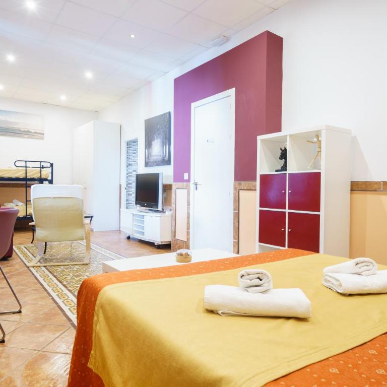 Hotel Carlos V Jerez by Vivere Stays - Habitación Familiar - 8