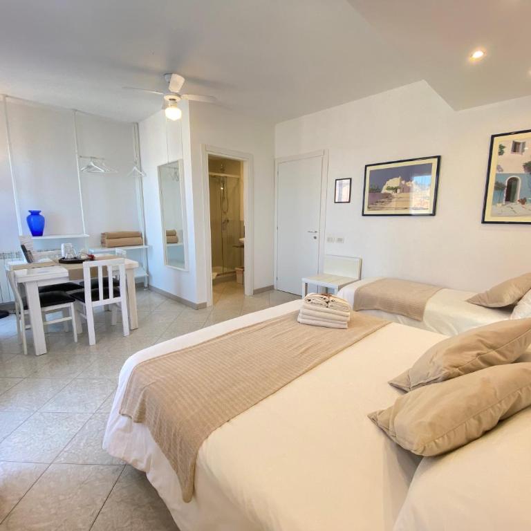 Ma&Mi Guest House - Camera Tripla con Balcone e Vista Mare - 7