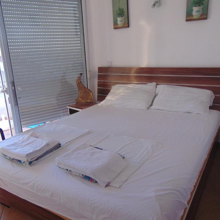 Vila Vito - Deluxe Room (2 Adults + 1 Child) - 1